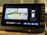 リバースギアに入れるだけで後方の表示へ切り替わります。夜間や雨の日の駐車も楽になりますよ。