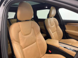 VOLVOのシートは人間工学に基づいた設計となっており、長時間の運転でも疲れにくいと定評があります。当店ではモデルにより試乗可能なお車もご用意しておりますので、ぜひ座り心地をご体感ください。