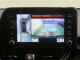 パノラミックビューモニター搭載。カメラで車両周囲の状況を映し出すため、狭い場所での駐車などに役立ちます。