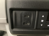 スマートフォンなどの充電に便利なUSBポート。