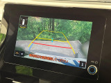 【バックカメラ】駐車時に後方がリアルタイム映像で確認できます。大型商業施設や立体駐車場での駐車時や、夜間のバック時に大活躍!運転スキルに関わらず、今や必須となった装備のひとつです!