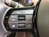 点検整備の待ち時間はカフェのようなおしゃれな空間でお待ちいただけます。フリードリンク制となっておりますので、お好きなものをお召し上がりください。
