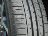 【タイヤの溝もしっかりとございます】車の状態や気になることがございましたらお気軽にお問い合わせくださいませ。