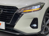 【LEDヘッドライト】悪天候や夜間走行時も良好な視界を確保し安心して運転できる高輝度LEDヘッドライトを装備!点灯速度が早く、消費電力も抑えられています。