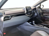 前方の見通しが良いすっきりした視界、誰でも扱いやすく運転できます。疲れにくく安心ドライブを更に快適なものにします!