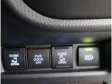 両側パワースライドドア付きだから、狭い駐車スペースなどでの 乗り降りラクラク!小さなお子さまのいるご家庭には嬉しい装備。