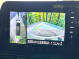 【アラウンドビューモニター】専用のカメラにより、上から見下ろしたような視点で360度クルマの周囲を確認することができます☆死角部分も確認しやすく、狭い場所での切り返しや駐車もスムーズに行えます。
