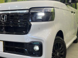 【シーケンシャルターンランプ付きLEDヘッドライト】人気の『流れるウィンカー』付きのLEDヘッドライトを装備♪高級感はもちろん、点灯時は存在感たっぷりで他車からも認識されやすく安心です。