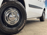●純正ホイール:輸入車ならではの卓越した走りを支えるホイールと足回りです!日本車の走りに慣れている方にもぜひ体感して頂きたいほど、高いレベルでまとまっています!