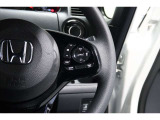 Hondaセンシングの機能のひとつ、アダプティブクルーズコントロール付!アクセルから足を離しても設定したスピードと前車との車間を保ち走行してくれます!車線維持もアシスト☆高速道路で疲労軽減ですね☆