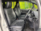 運転席シート廻りは使用感も少なく、良好な状態となっています。前オーナー様が丁寧に使っていたことがよくわかりますね。