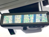 【デジタルインナーミラー】後席の大きな荷物や同乗者で後方が確認しづらい時でも安心!カメラが撮影した車両後方の映像をルームミラー内に表示。クリアな視界で状況の確認が可能です!