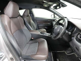 ゆったり室内で運転もしやすいです♪使い勝手の良い配置も考えられています!!