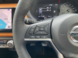 ナビの音量など車両情報を手元で操作できるハンドルスイッチ付き。