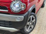 【HIDヘッドライト】非常に明るく前方を照らしてくれるので、悪天候や夜間の走行時も視界良好で安心してお乗りいただけます。