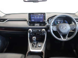 運転席は見晴らしが良く、運転しやすいレイアウトになっています。