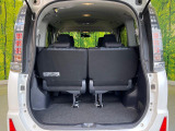 普段のお買い物や通勤、送迎等に十分な荷室スペースを確保しております。セカンドシートを倒すと、大きな荷物の積載も可能です♪