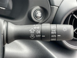 【オートライト(AUTO)】外の明るさをシステムが感知して、自動でヘッドライトが点灯します。ヘッドライトをつけ忘れを防ぐ便利機能です。