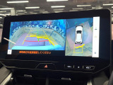 【パノラミックビューモニター】専用のカメラにより、上から見下ろしたような視点で360度クルマの周囲を確認することができます☆死角部分も確認しやすく、狭い場所での切り返しや駐車もスムーズに行えます。