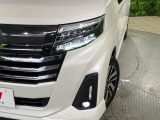 【LEDヘッドライト】悪天候や夜間走行時も良好な視界を確保し安心して運転できる高輝度LEDヘッドライトを装備!点灯速度が早く、消費電力も抑えられています。