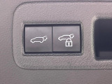 【パワーバックドア】スマートキーや運転席のボタンを押すだけでリアゲートが自動で開閉します!荷物を持っている時や、高い位置にあるバックドアを閉める際に便利な機能です♪