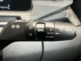 車外の明るさに応じでライトを点灯、消灯してくれるオートライト機能です☆お天気の良い昼間のトンネル走行などオートにしてると便利で安心です☆エンジン停止時にライトの消し忘れも無くなります☆
