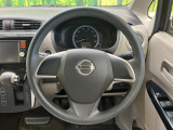 インテリアに合わせたデザインのステアリングは、運転される方のことも考え、運転しやすい形状、大きさです。是非一度、実際に触ってお確かめください。