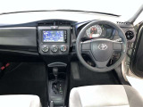 運転席は見やすく整理され、ナビも美しく装着され操作性にも優れています!