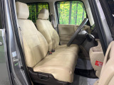 運転席シート廻りは使用感も少なく、良好な状態となっています。前オーナー様が丁寧に使っていたことがよくわかりますね。