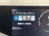 レーンディパーチャーアラートとは車線または走路からの逸脱の可能性を警告すると共に、車線または走路からの逸脱を避けるためのハンドル操作の一部を支援する機能です。詳細は販売店スタッフまでおたずねください。