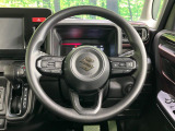 インテリアに合わせたデザインのステアリングは、運転される方のことも考え、運転しやすい形状、大きさです。是非一度、実際に触ってお確かめください。