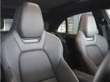 フロントシート、イルミネーテッド PORSCHE ロゴ付き