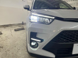 【LEDヘッドライト】悪天候や夜間走行時も良好な視界を確保し安心して運転できる高輝度LEDヘッドライトを装備!点灯速度が早く、消費電力も抑えられています。