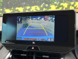 【バックカメラ】駐車時に後方がリアルタイム映像で確認できます。大型商業施設や立体駐車場での駐車時や、夜間のバック時に大活躍!運転スキルに関わらず、今や必須となった装備のひとつです!