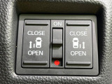 【両側パワースライドドア】スマートキーや運転席のスイッチで後席両側スライドドアの開閉が可能♪電動だから力を入れてドアを開ける必要が無く、小さなお子様でも簡単に開け閉めでき快適です♪