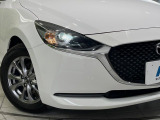 【LEDヘッドライト】悪天候や夜間走行時も良好な視界を確保し安心して運転できる高輝度LEDヘッドライトを装備!点灯速度が早く、消費電力も抑えられています。