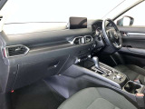 前方の見通しが良いすっきりした視界、誰でも扱いやすく運転できます。疲れにくく安心ドライブを更に快適なものにします!