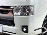 【LEDヘッドライト】悪天候や夜間走行時も良好な視界を確保し安心して運転できる高輝度LEDヘッドライトを装備!点灯速度が早く、消費電力も抑えられています。