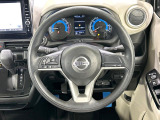 インテリアに合わせたデザインのステアリングは、運転される方のことも考え、運転しやすい形状、大きさです。是非一度、実際に触ってお確かめください。