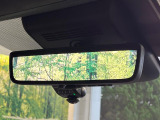 【デジタルインナーミラー】後席の大きな荷物や同乗者で後方が確認しづらい時でも安心!カメラが撮影した車両後方の映像をルームミラー内に表示。クリアな視界で状況の確認が可能です!