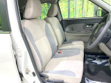 運転席まわりには十分なスペースがあり、大柄な方でもゆったり運転していただける環境です。