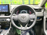 【純正革巻きステアリング】上質な革を使用することで、手にしっかり馴染みとても運転しやすいハンドルです♪