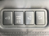 【両側パワースライドドア】スマートキーや運転席のスイッチで後席両側スライドドアの開閉が可能♪電動だから力を入れてドアを開ける必要が無く、小さなお子様でも簡単に開け閉めでき快適です♪