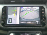 【アラウンドビューモニター】空から見下ろした映像がナビ画面にて確認可能です。駐車もラクラクですよ♪