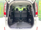 普段のお買い物や通勤、送迎等に十分な荷室スペースを確保しております。セカンドシートを倒すと、大きな荷物の積載も可能です♪
