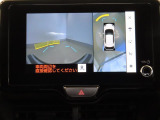 パノラミックビューモニター付きです。車両を上から見たような映像をディスプレイオーディオ画面に表示。運転席からの目視だけでは見にくい、車両周辺の状況をリアルタイムでしっかり確認できます。
