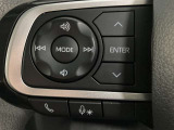 ステアリングスイッチ付き。前方から目を離すことなく操作することが可能です。