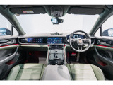 運転席からの眺めです。視界の良さが特徴です。