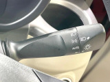【オートライト】周りの明るさに応じて自動でヘッドライトの点灯・消灯ができる機能です!ライトの付け忘れ・消し忘れなどが無くなり、雨の日や夕方の走行も安心!トンネル通過時も便利ですね♪
