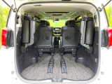 【パワーバックドア】スマートキーや運転席のボタンを押すだけでリアゲートが自動で開閉します!荷物を持っている時や、高い位置にあるバックドアを閉める際に便利な機能です♪